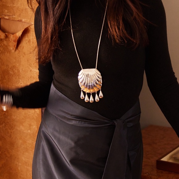 Shell Pendant Necklace - Picture 7 of 13